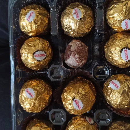 شکلات مغزدار شونیز طلایی - 200 گرمی