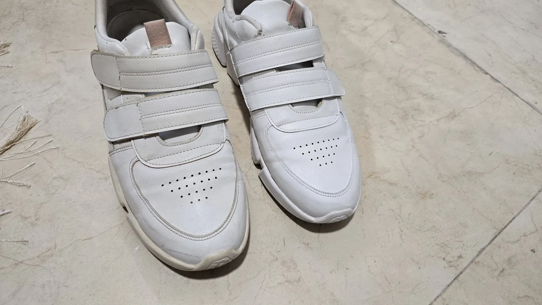 واکس براق کننده کفش گلد کر مدل 50 گچی رنگ سفید