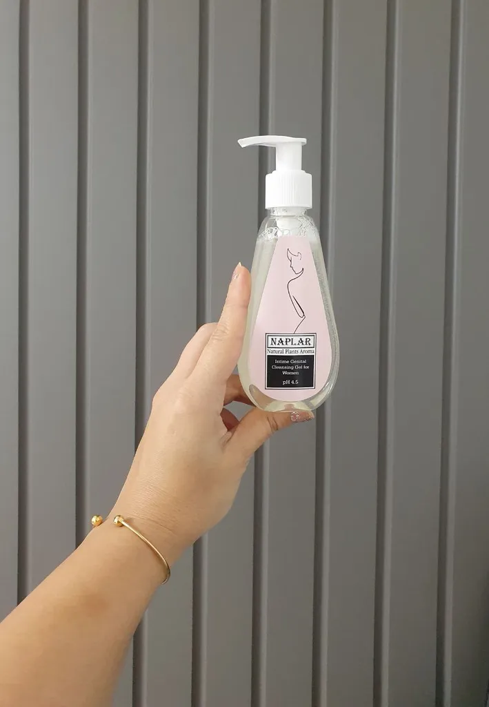 ژل بهداشتی بانوان ناپلار مدل aloevera extract حجم 150 میلی لیتر