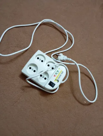 چند راهی برق مستر نیرو مدل 4 خانه