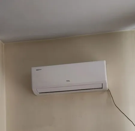 کولر گازی اسپلیت دیواری 9000 اینورتر تی سی ال مدل TAC-09CHSA/XAC1IT3