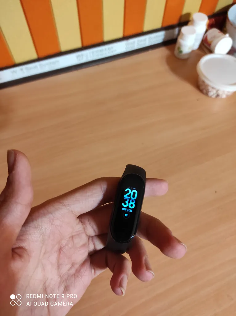 مچ بند هوشمند شیایومی مدل Mi Band 4 Global