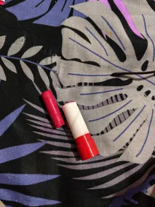 تجریه خرید بالم لب بیول مدل توت فرنگی