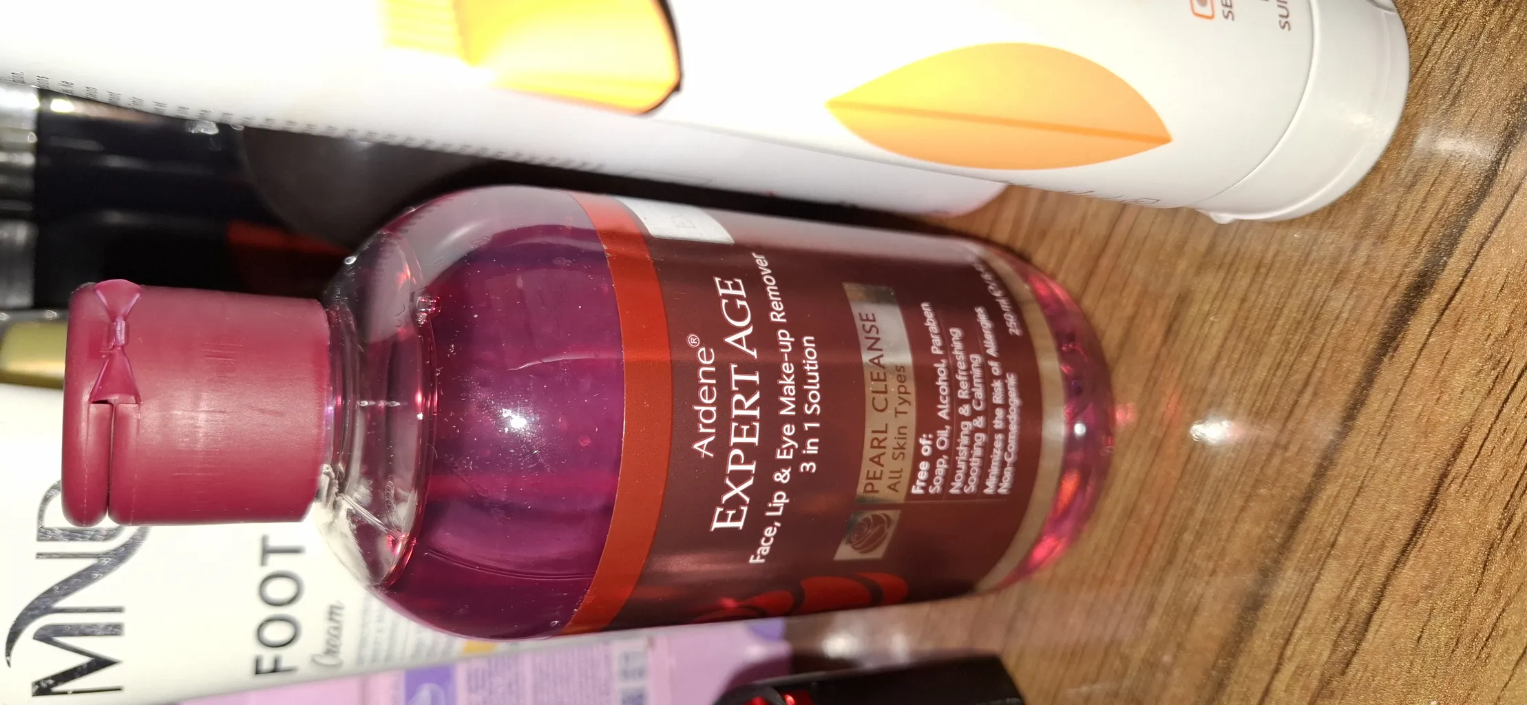 محلول پاک کننده آرایش آردن اکسپرت ایج مدل Pearl مناسب انواع پوست حجم 250 میلی لیتر