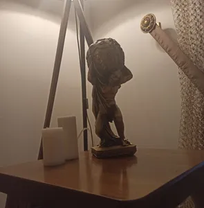 تجریه خرید مجسمه آدم کره به دوش کد 020020051