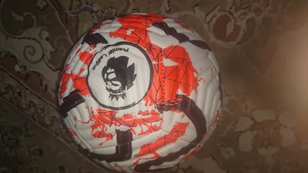 توپ فوتبال مدل پریمیر لیگ 2024