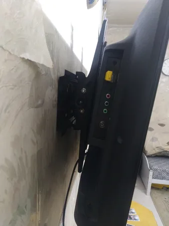 پایه دیواری تلویزیون  مدل T-J300 مناسب تلویزیون های 32 تا 65 اینچ