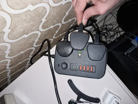 چندراهی برق مدل Z662-2500W.4USB+2typ-c