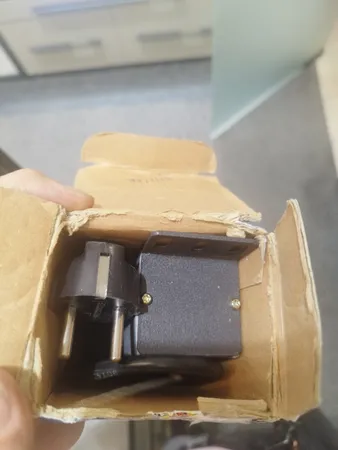 محافظ ولتاژ پارت الکتریک مدل PE6642