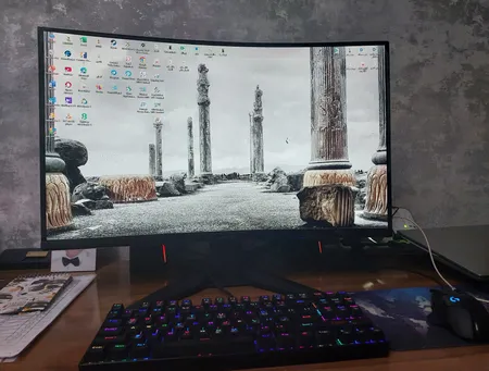 مانیتور خمیده گیمینگ 27 اینچ ام اس آی مدل MAG 276CXF