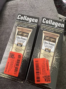 کرم ضد آفتاب بدون رنگ کلاژن، 60 SPF، مدل Ultra Protect، مناسب انواع پوست و حجم 130 میلی‌لیتر، محافظت کننده در برابر اشعه UVA و UVB، ضد آب، +++ PA، نرم کننده، روشن کننده پوست، مات کننده، با ماندگاری 2 ساعته