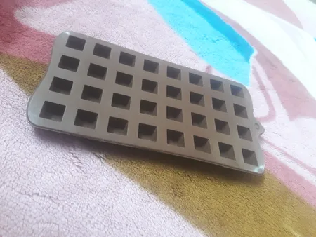 قالب شکلات مدل مكعبي ريز