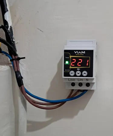 محافظ ولتاژ مرکزی ویام مدل VS402