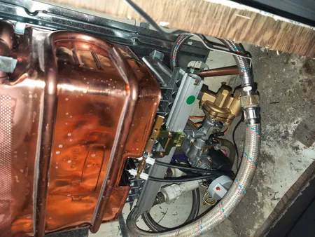 آبگرمکن دیواری بوتان مدل B3215i
