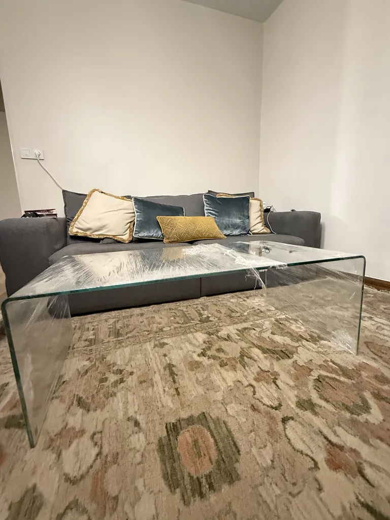 میز جلو مبلی شیشه خم اطلس 12 میل طول 110 سانتی متر