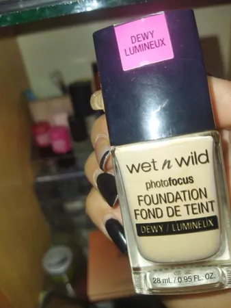 کرم پودر وت ان وایلد مدل Photofocus DEWY شماره 524E حجم 28 میلی لیتر