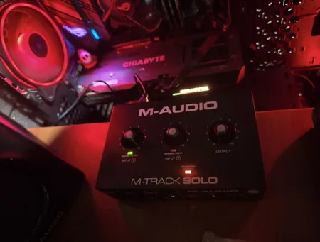 کارت صدا ام-آدیو مدل M-TRACK SOLO