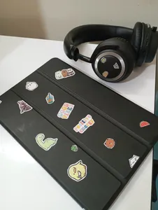 تجریه خرید استیکر لب تاپ طرح positive energy مجموعه 37 عددی