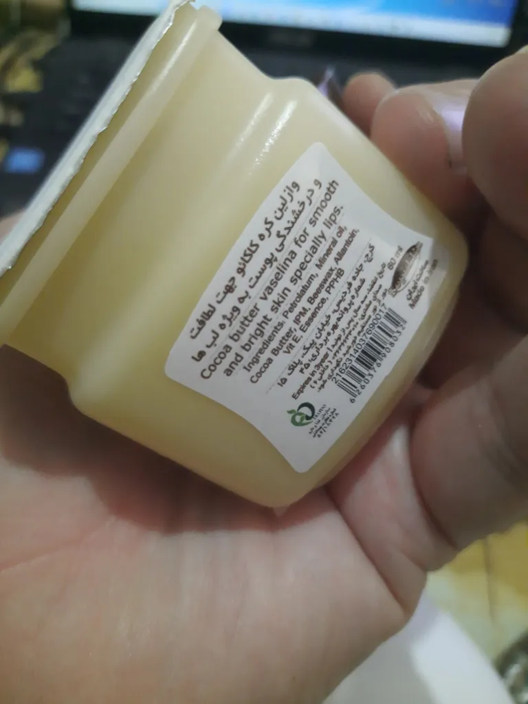 وازلین لب ساج مدل کره کاکائو