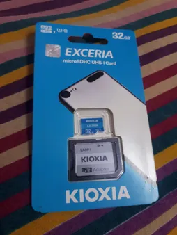 کارت حافظه‌ microSDHC کیوکسیا مدل EXCERIA کلاس 10 استاندارد UHS-I U1 سرعت 100MBps ظرفیت 32 گیگابایت به همراه آداپتور SD