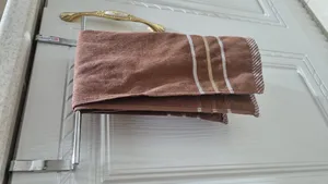 تجریه خرید آویز حوله پلوتون مدل کابینتی