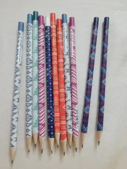 مداد مشکی آریا مدل FRUITY بسته 12 عددی