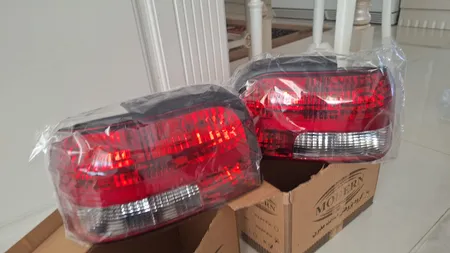 چراغ خطر عقب بهساز نور مدل km20 مناسب برای پراید 131 بسته 2 عددی