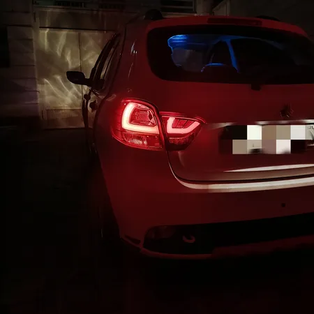 چراغ خطر عقب صندوق نورگستر مدل نئون مناسب برای کوئیک بسته 2عددی