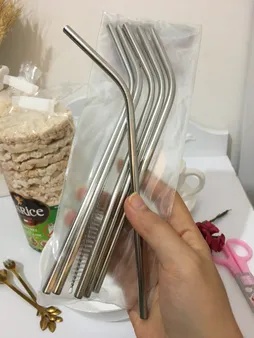 نی شربت خوری طرح پیچی بسته 6 عددی بهمراه فرچه نظافت