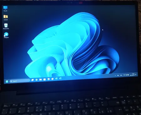 لپ تاپ 15.6 اینچی لنوو مدل V15 G4 AMN-R5 7520U 8GB 512SSD