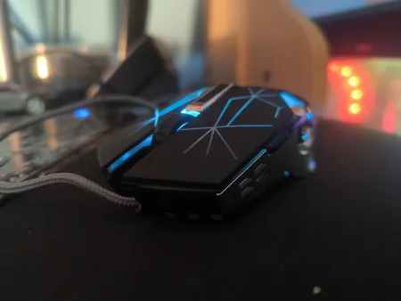 ماوس مخصوص بازی مدل V8