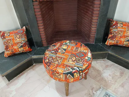 ست پاف به همراه 2 عدد کوسن40 در 40 سانت طرح چهل تیکه کد FA4-P2