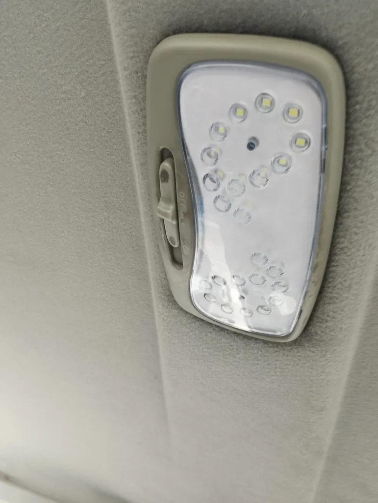 چراغ سقف خودرو وارون مدل P-562-SMD مناسب برای کوییک