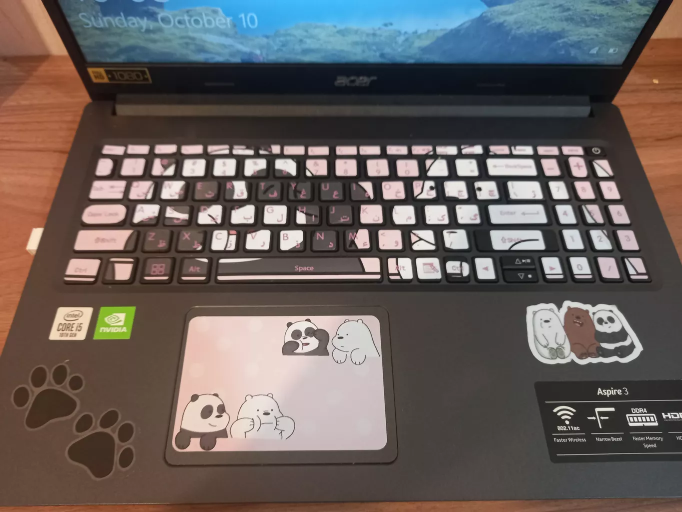 استیکر لپ تاپ مدل پاندا کوچولوی خنگ کد 02 مناسب برای لپ تاپ 17 اینچ به همراه برچسب حروف فارسی کیبورد