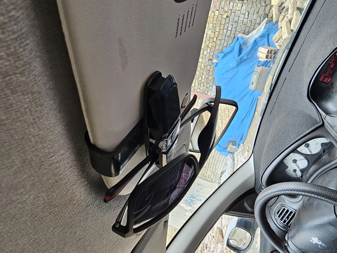 نگهدارنده عینک خودرو مدل کربن کد Rasa21