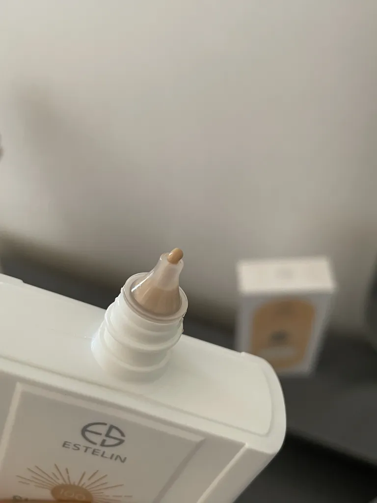 کرم ضد آفتاب رنگی استیلن، SPF 100، مدل All-In-One، مناسب انواع پوست با تنالیته متوسط و حجم  100 میلی‌لیتر،  ضدآب، محافظت‌کننده در برابر  اشعه‌های UVA و UVB و مرطوب‌کننده، PA+++، آبرسانی عمیق و طولانی‌مدت پوست، با ماندگاری 2 ساعته