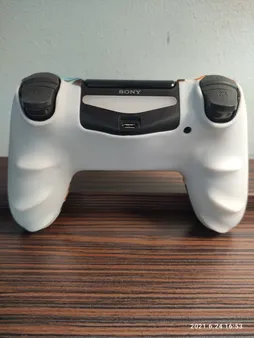 محافظ دسته بازی پلی استیشن 4 مدل rainbow به همراه روکش آنالوگ