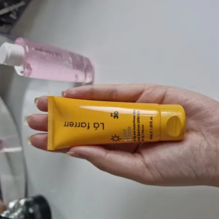 کرم ضدآفتاب لافارر مدل  30  حجم 40 میلی لیتر به همراه تونر  مدل مولتی اکتیو حجم 170 میلی لیتر