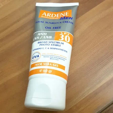 کرم ضدآفتاب آقایان آردن SPF30 وزن 60 گرم