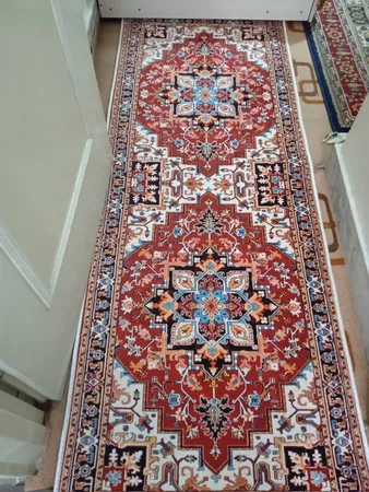 فرش ماشینی زانیس مدل کناره سنتی طرح هریس زمینه لاکی