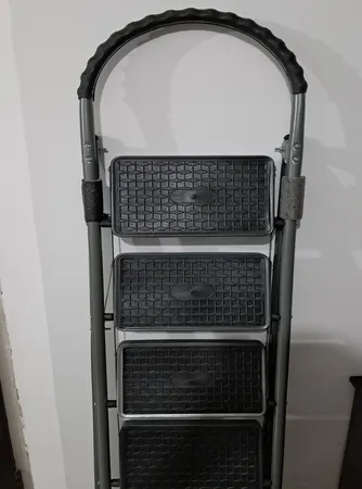 نردبان 5 پله مدل کاراسان کد05