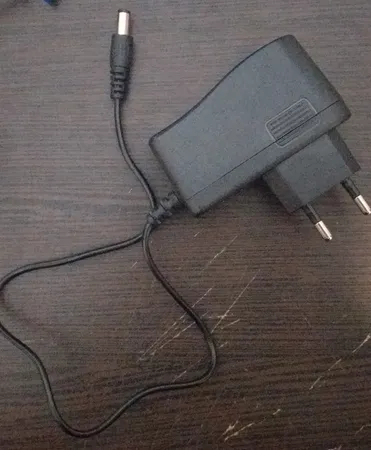 آداپتور 12 ولت 1 آمپر کد 1210