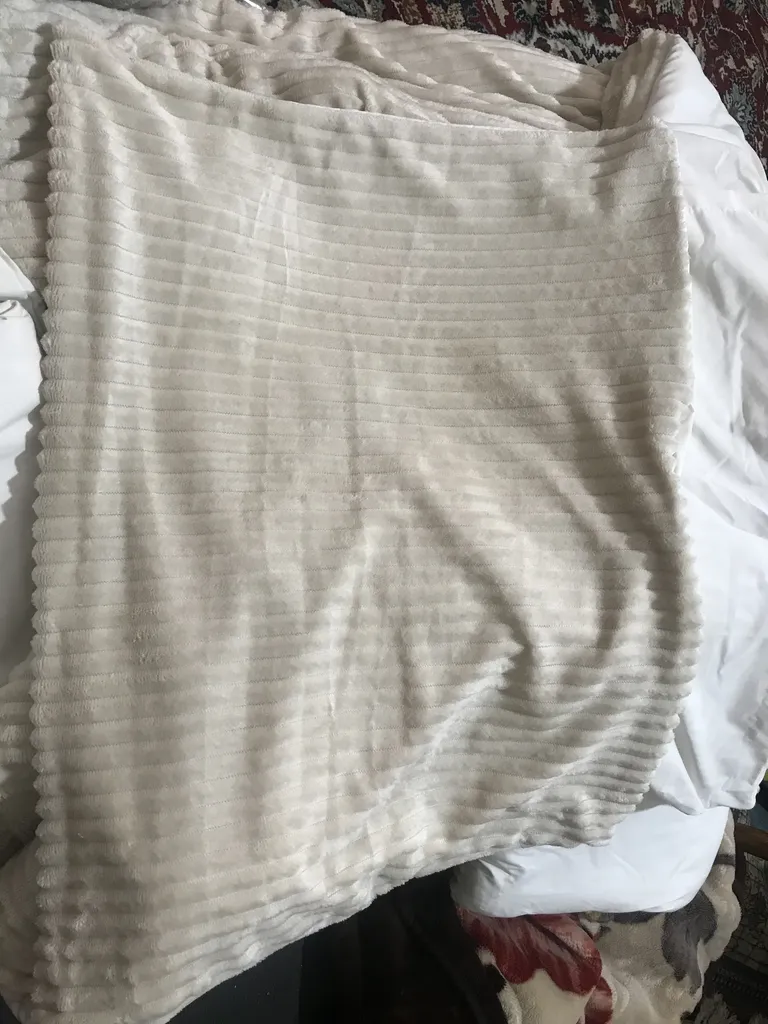 سرویس روتختی مدل مخمل ترک کرکره ای کد AJ 4236 دو نفره 8 تکه