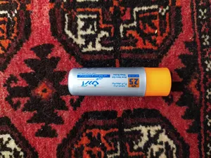 تجریه خرید بالم نرم کننده لب آردن مدل 01