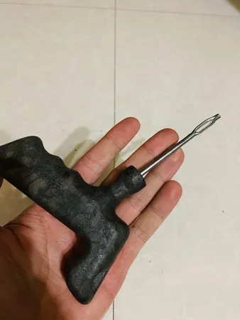 کیت پنچری تیوبلس مدل دسته پلاستیکی همراه با آچار والف