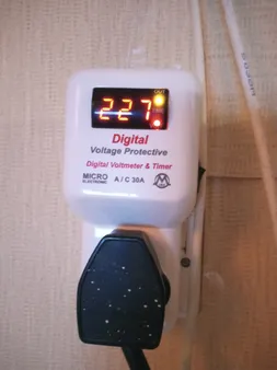 محافظ ولتاژ میکرومکس مدل کولر گازی سه شاخه ارت دار بدون کابل DVP-3PIN