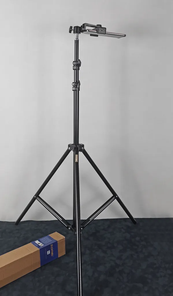 سه پایه نگهدارنده گوشی موبایل زومی مدل 360L