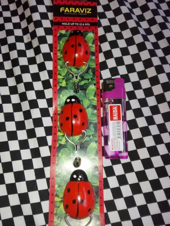 قلاب آویز حوله طرح کفشدوزک بسته 3 عددی