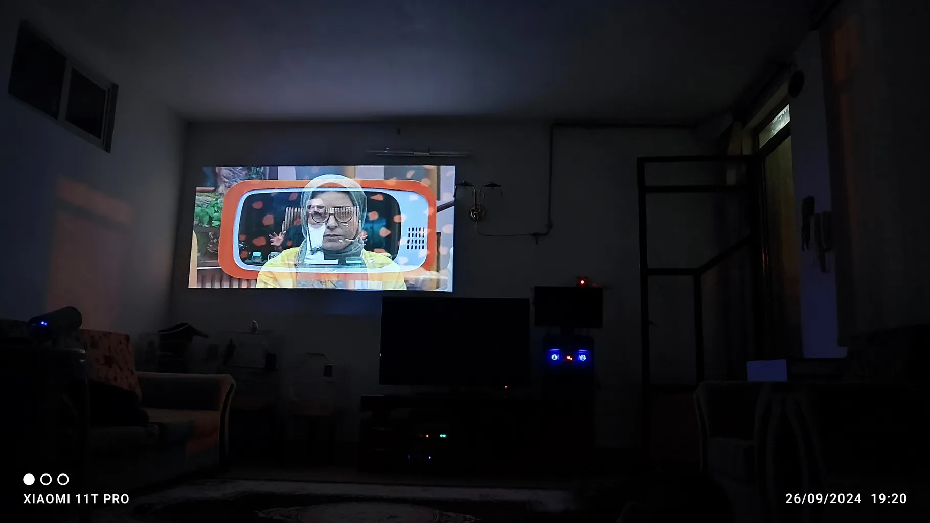 ویدئو پروژکتور آیریور مدل HY300 LED