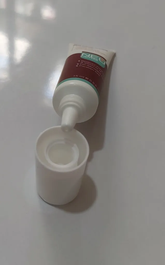 کرم تقویت کننده ناخن نئودرم سری Renewal مدل Intense حجم ۱۵ میلی لیتر